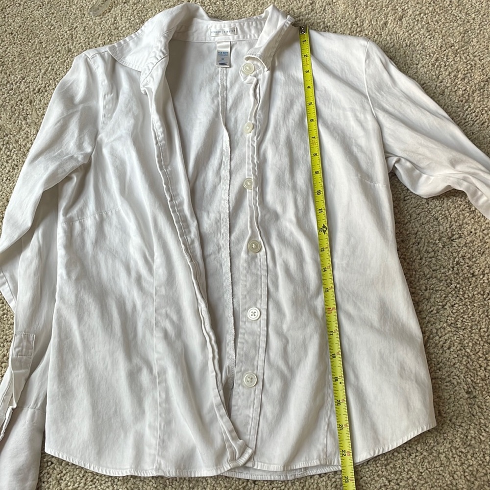 White “M” perfect fit stretch bottom sm down shirt